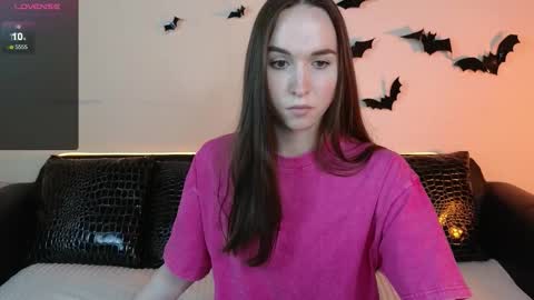 Snapshot of foxxy_girl_ chatting on 11/06/25, 12:06 andice online show from 11/06/25, 12:06