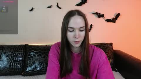 Snapshot of foxxy_girl_ chatting on 11/11/25, 12:49 andice online show from 11/11/25, 12:49
