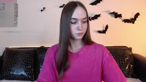 Snapshot of foxxy_girl_ chatting on 11/18/25, 11:36 andice online show from 11/18/25, 11:36