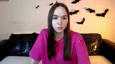 Snapshot of foxxy_girl_ chatting on 11/19/25, 11:43 andice online show from 11/19/25, 11:43