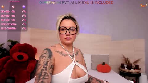 Snapshot of foxxyclarise chatting on 11/14/25, 08:29 Clarise online show from 11/14/25, 08:29