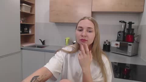 Snapshot of foxy0990 chatting on 12/28/24, 05:23 Maria online show from 12/28/24, 05:23