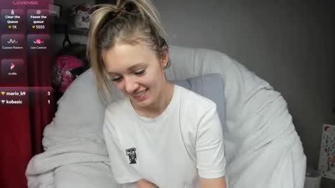 Foxy online show from 02/22/25, 03:23