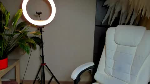 Foxy online show from 11/04/25, 12:21