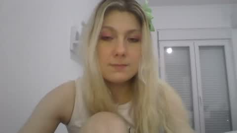 foxy_bright online show from 03/27/26, 07:35