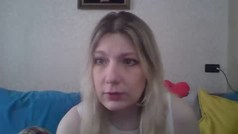 foxy_bright online show from 04/20/26, 09:45