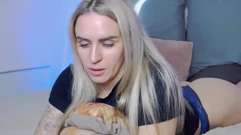 Snapshot of foxy_kimmi chatting on 01/18/26, 06:17 Foxy Kimmi online show from 01/18/26, 06:17