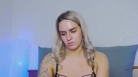 Snapshot of foxy_kimmi chatting on 02/20/26, 06:26 Foxy Kimmi online show from 02/20/26, 06:26