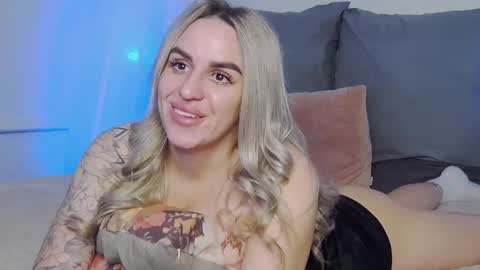 Snapshot of foxy_kimmi chatting on 03/01/26, 06:37 Foxy Kimmi online show from 03/01/26, 06:37