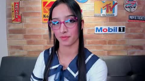 Snapshot of foxy_loren chatting on 11/11/25, 06:19 Loren online show from 11/11/25, 06:19