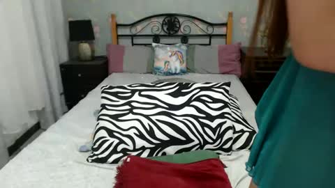 foxyhershey online show from 12/20/24, 09:06