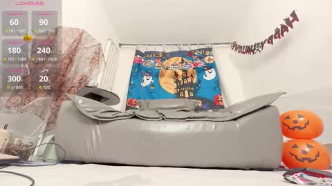 yiyi online show from 10/25/25, 12:02