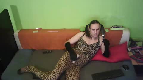 Snapshot of foxysabine chatting on 12/12/24, 05:10 FoxySabine online show from 12/12/24, 05:10
