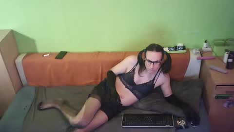 Snapshot of foxysabine chatting on 12/29/24, 04:38 FoxySabine online show from 12/29/24, 04:38