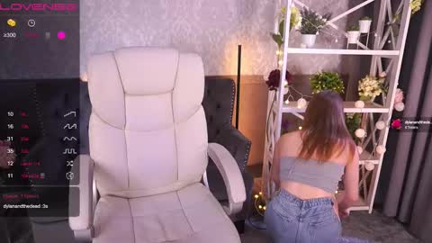 Snapshot of foxyykate chatting on 12/15/24, 10:18 Kate online show from 12/15/24, 10:18