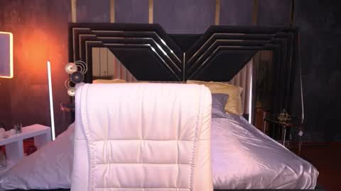 Snapshot of foxyykate chatting on 10/25/25, 08:14 Kate online show from 10/25/25, 08:14