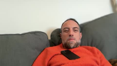 Snapshot of fra___ chatting on 10/22/25, 10:26 fra___ online show from 10/22/25, 10:26