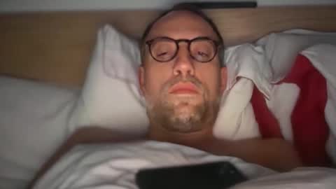 Snapshot of fra___ chatting on 11/11/25, 10:04 fra___ online show from 11/11/25, 10:04