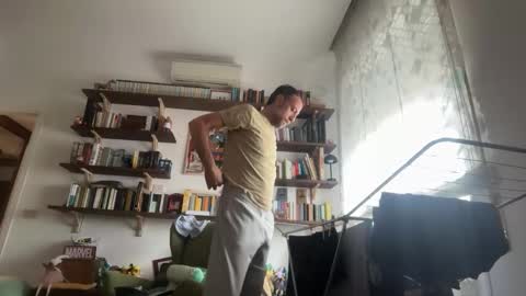 Snapshot of fra___ chatting on 11/24/25, 12:05 fra___ online show from 11/24/25, 12:05