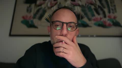 Snapshot of fra___ chatting on 12/18/25, 01:44 fra___ online show from 12/18/25, 01:44