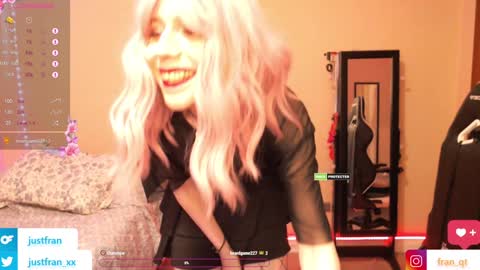 Snapshot of fran_qt chatting on 01/17/25, 06:02 Fran online show from 01/17/25, 06:02