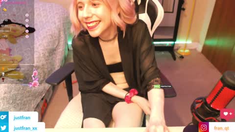 Snapshot of fran_qt chatting on 01/27/25, 12:43 Fran online show from 01/27/25, 12:43