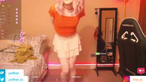 Snapshot of fran_qt chatting on 01/28/25, 05:03 Fran online show from 01/28/25, 05:03