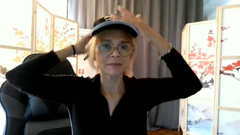 Snapshot of francelune chatting on 06/20/26, 09:01 francelune online show from 06/20/26, 09:01