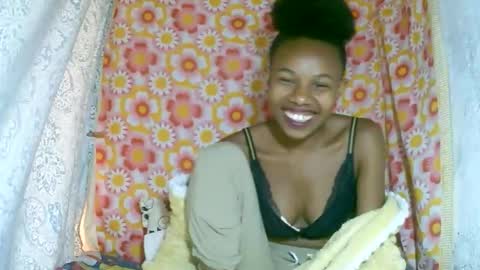 Snapshot of franciefrancie chatting on 10/18/25, 07:20 francilla online show from 10/18/25, 07:20