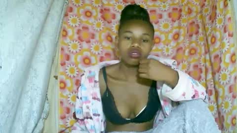 Snapshot of franciefrancie chatting on 10/21/25, 02:34 francilla online show from 10/21/25, 02:34