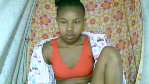 Snapshot of franciefrancie chatting on 10/26/25, 02:01 francilla online show from 10/26/25, 02:01