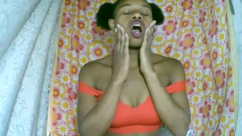 Snapshot of franciefrancie chatting on 11/10/25, 08:35 francilla online show from 11/10/25, 08:35