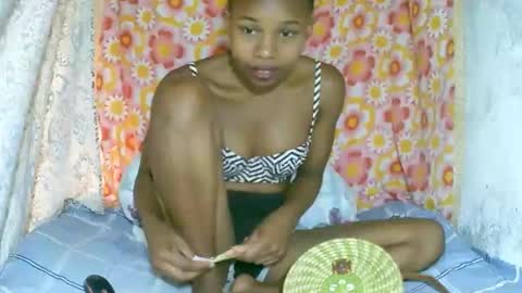 Snapshot of franciefrancie chatting on 11/11/25, 06:24 francilla online show from 11/11/25, 06:24