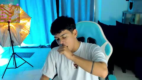 Snapshot of franco_rizzo01 chatting on 11/14/25, 05:28 frank online show from 11/14/25, 05:28