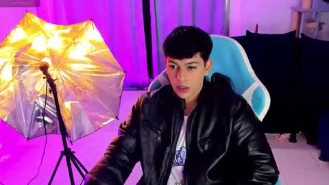 Snapshot of franco_rizzo01 chatting on 11/24/25, 09:03 frank online show from 11/24/25, 09:03