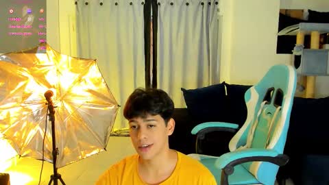 Snapshot of franco_rizzo01 chatting on 11/30/25, 10:25 frank online show from 11/30/25, 10:25