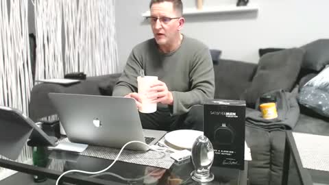 Frank online show from 02/12/25, 01:37