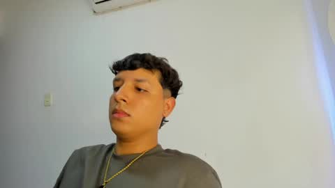 Snapshot of frank_castiglioni chatting on 03/01/25, 05:05 Castiglioni online show from 03/01/25, 05:05