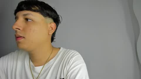 Snapshot of frank_castiglioni chatting on 03/02/25, 01:27 Castiglioni online show from 03/02/25, 01:27