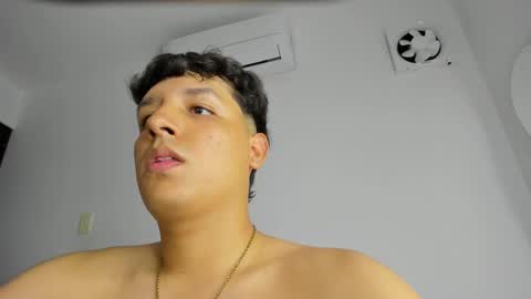 Snapshot of frank_castiglioni chatting on 03/02/25, 07:34 Castiglioni online show from 03/02/25, 07:34