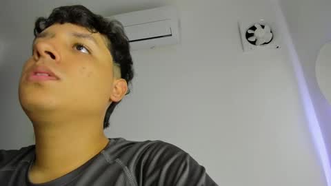 Snapshot of frank_castiglioni chatting on 03/04/25, 10:27 Castiglioni online show from 03/04/25, 10:27