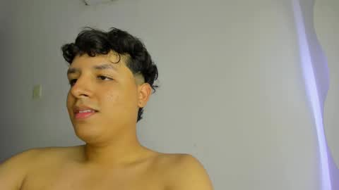 Snapshot of frank_castiglioni chatting on 03/05/25, 01:31 Castiglioni online show from 03/05/25, 01:31