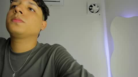 Snapshot of frank_castiglioni chatting on 03/08/25, 04:01 Castiglioni online show from 03/08/25, 04:01