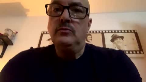 Snapshot of frankie8881 chatting on 12/22/25, 01:02 frankie8881 online show from 12/22/25, 01:02