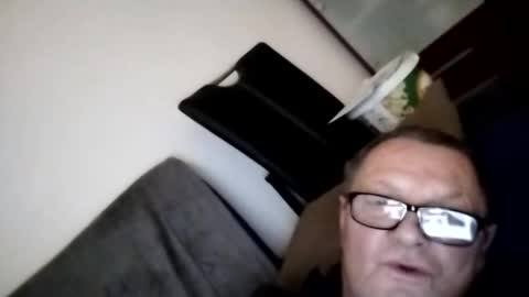 Snapshot of frauenfeind1 chatting on 12/26/24, 11:32 Wolfi online show from 12/26/24, 11:32