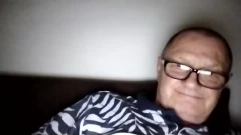 Snapshot of frauenfeind1 chatting on 09/10/25, 12:27 Wolfi online show from 09/10/25, 12:27