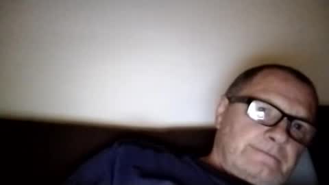 Snapshot of frauenfeind1 chatting on 10/19/25, 06:25 Wolfi online show from 10/19/25, 06:25