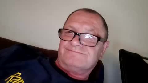 Snapshot of frauenfeind1 chatting on 10/20/25, 12:05 Wolfi online show from 10/20/25, 12:05