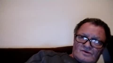 Snapshot of frauenfeind1 chatting on 12/15/25, 12:53 Wolfi online show from 12/15/25, 12:53