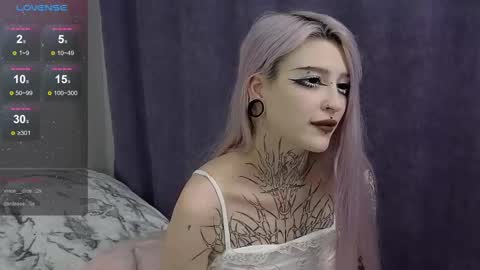 Snapshot of fraulein_mooon chatting on 12/14/24, 12:55 Asya UwU online show from 12/14/24, 12:55